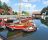 De Zalmschouw HK100 op de voorgrond naast de Marker Rondbouw VD103 'De Twee Gebroeders' in de museumhaven van Harderwijk van dezelfde eigenaar